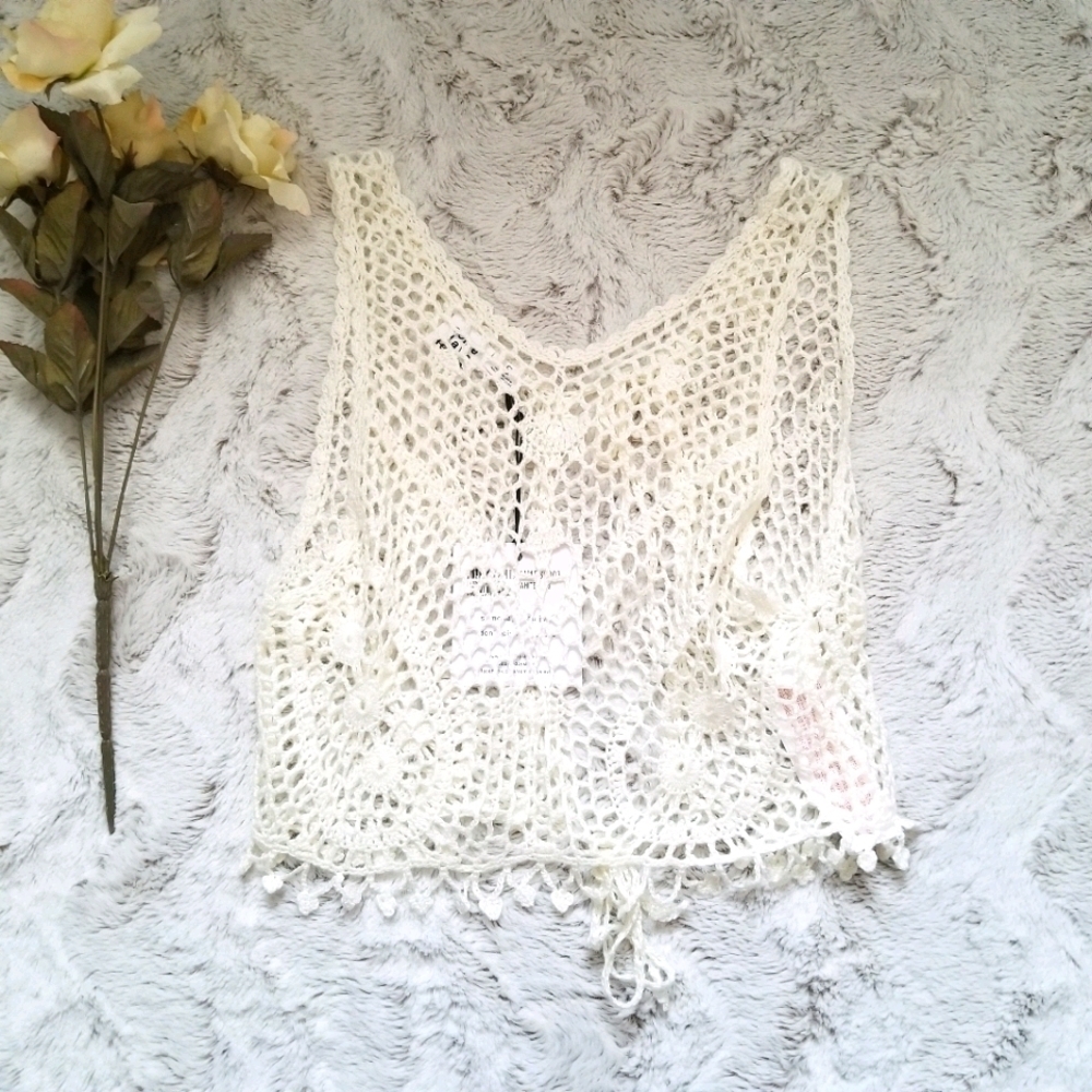 ✨️CL Some Days Lovin White Crochet Keyhole Back Top New Size S